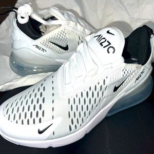 *New* Nike Air Max 270 size 5.5